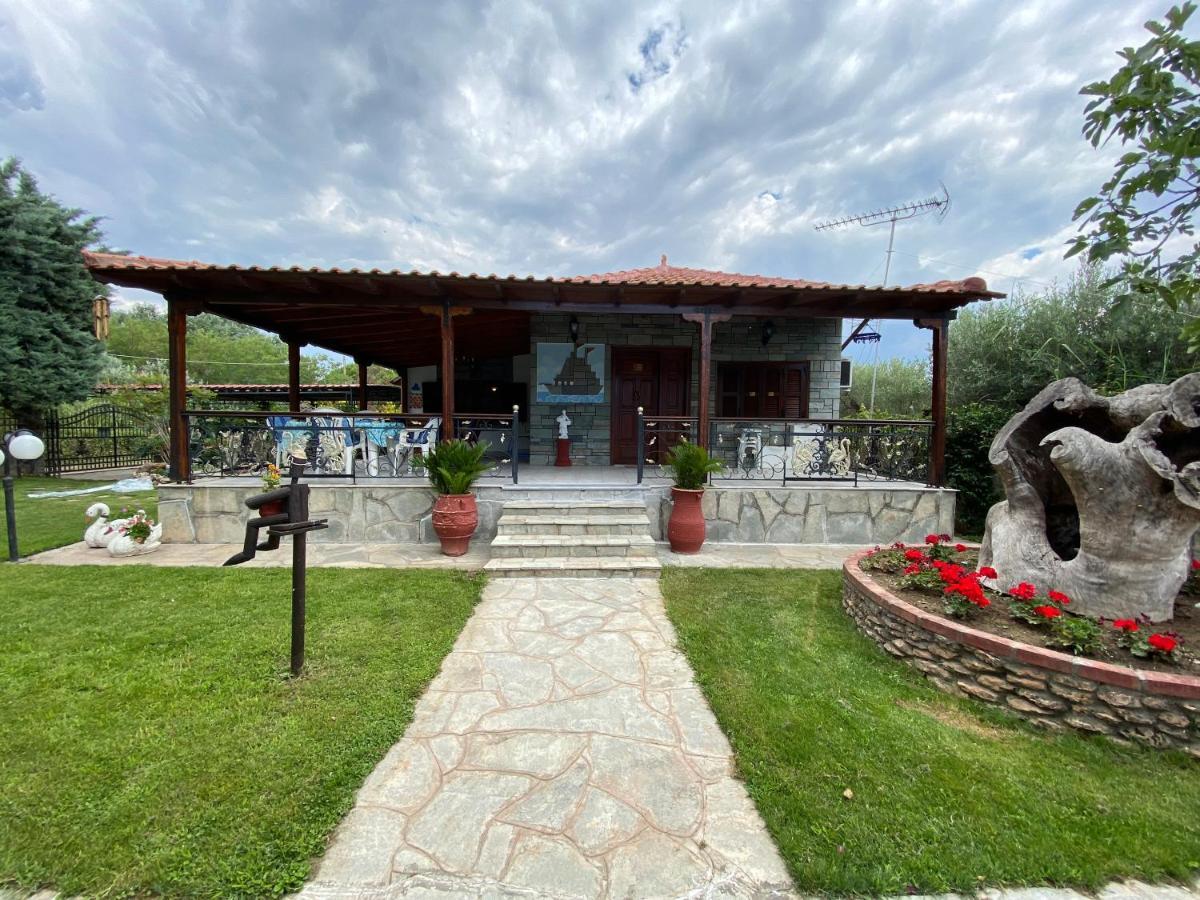 Beachfront Cottage Nea Triglia Bagian luar foto
