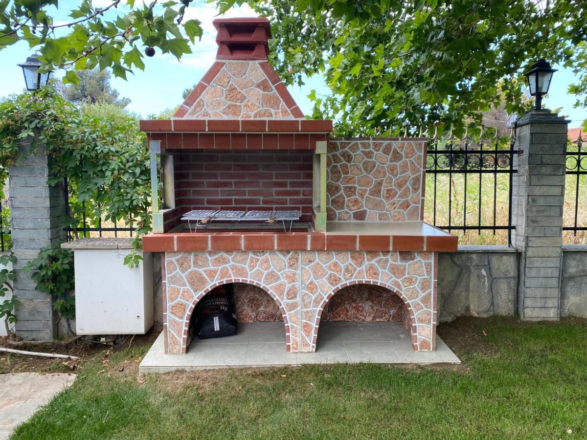 Beachfront Cottage Nea Triglia Bagian luar foto