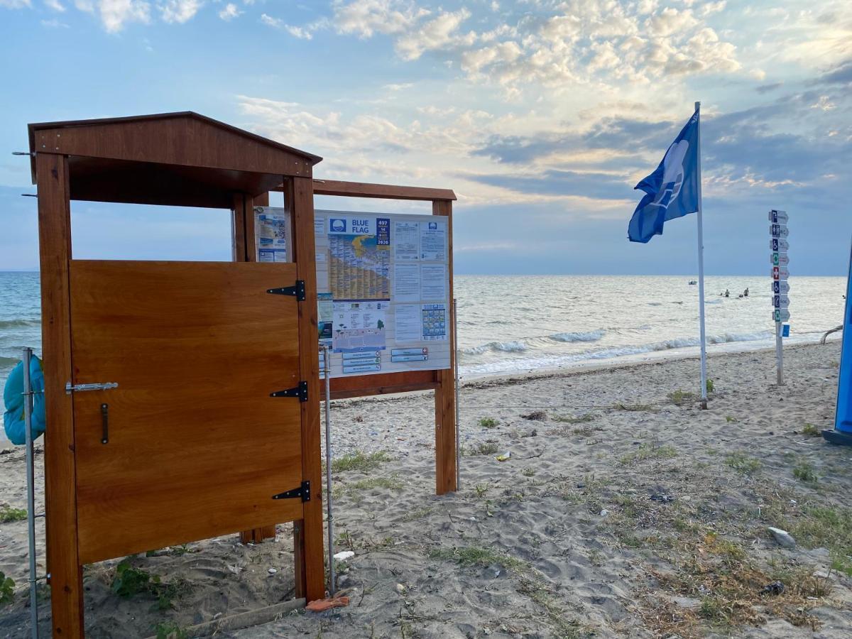 Beachfront Cottage Nea Triglia Bagian luar foto